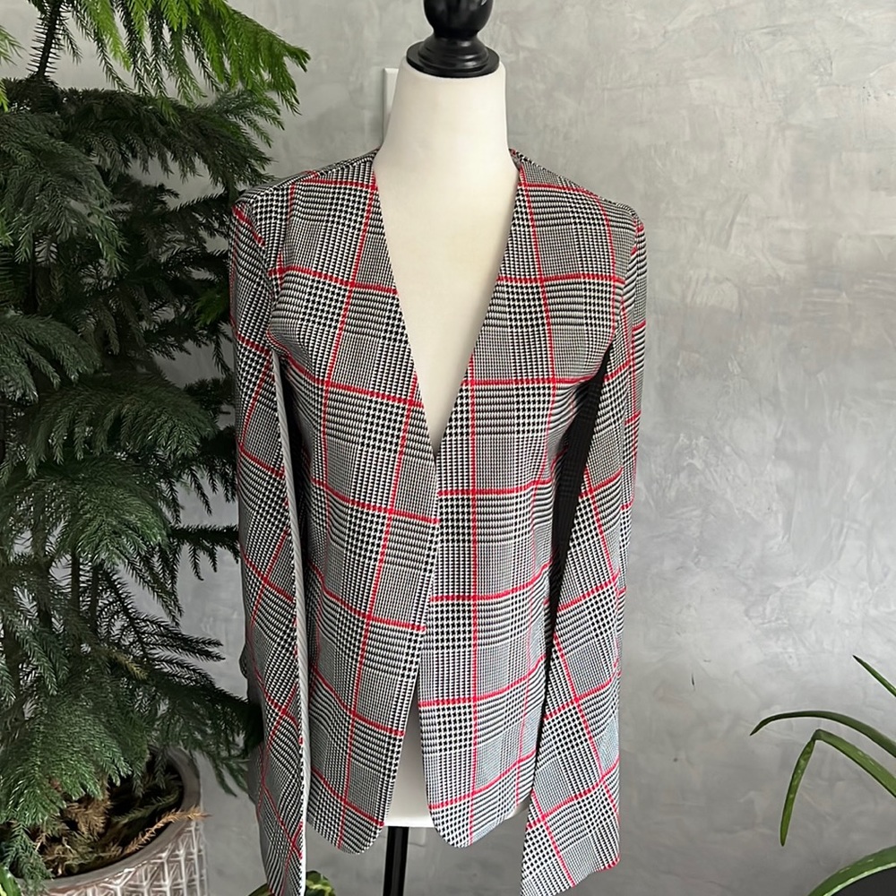 NWOT DKNY Woman’s V Neckline Plaid Cape Jacket with lining, Size XS